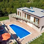 Сasa de vacaciones Villa Kunj *